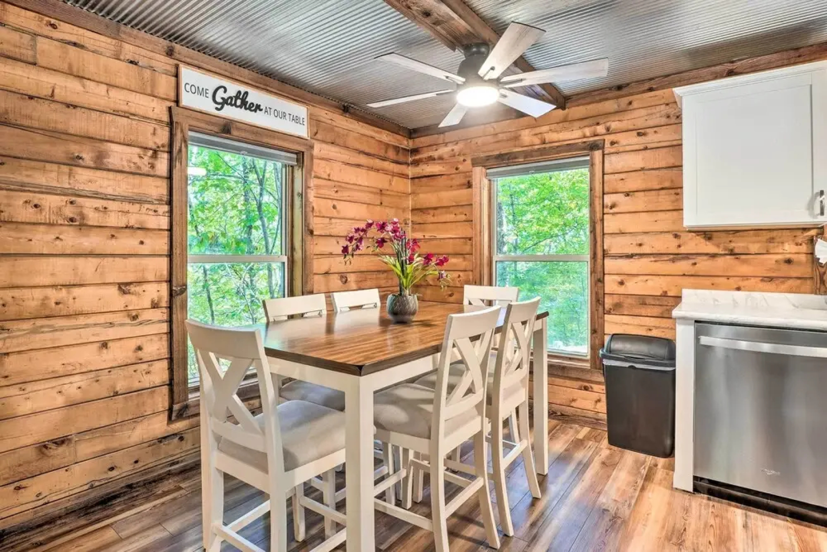 Secluded Table Rock Lake/branson Cabin w/ Hot Tub!