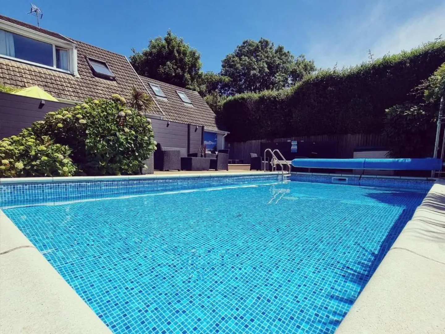 Beautiful apartment with private pool near Tenby