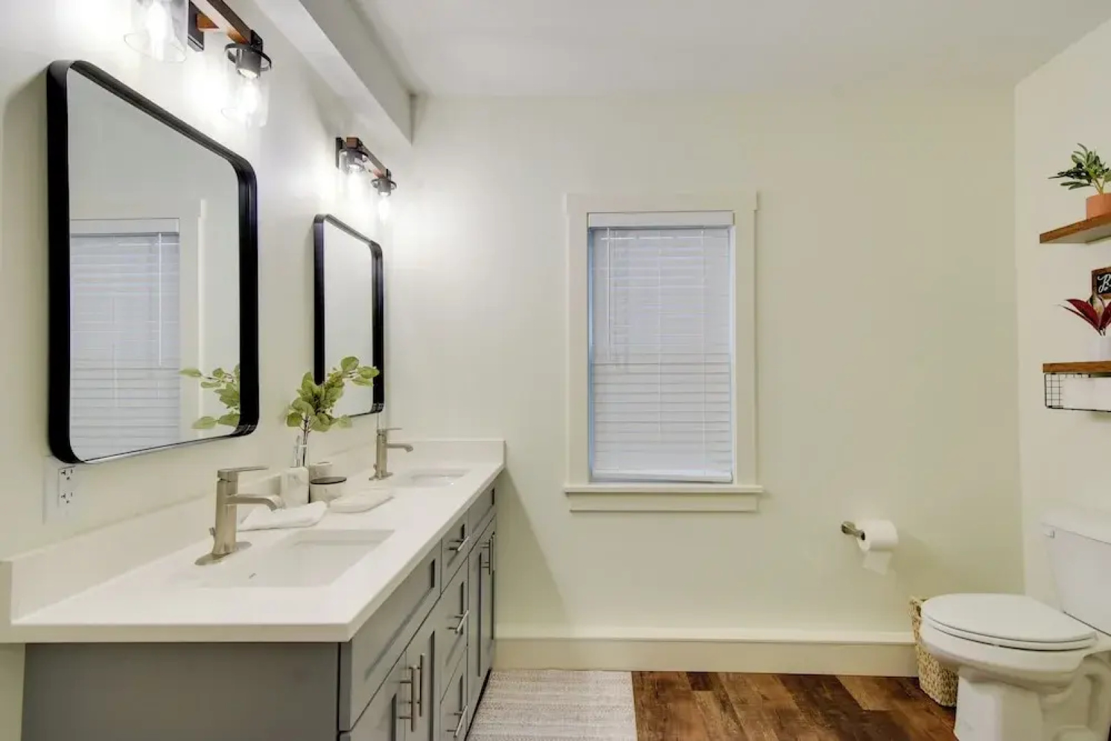 Dtwn Lititz Apt< Half-mi to Park!