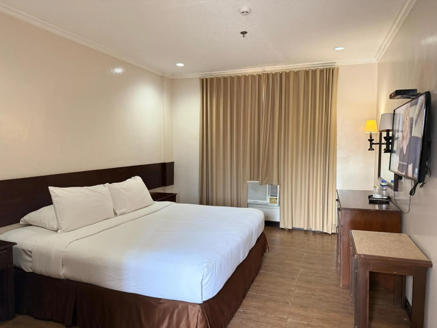 Dotties Place Hotel and Restaurant