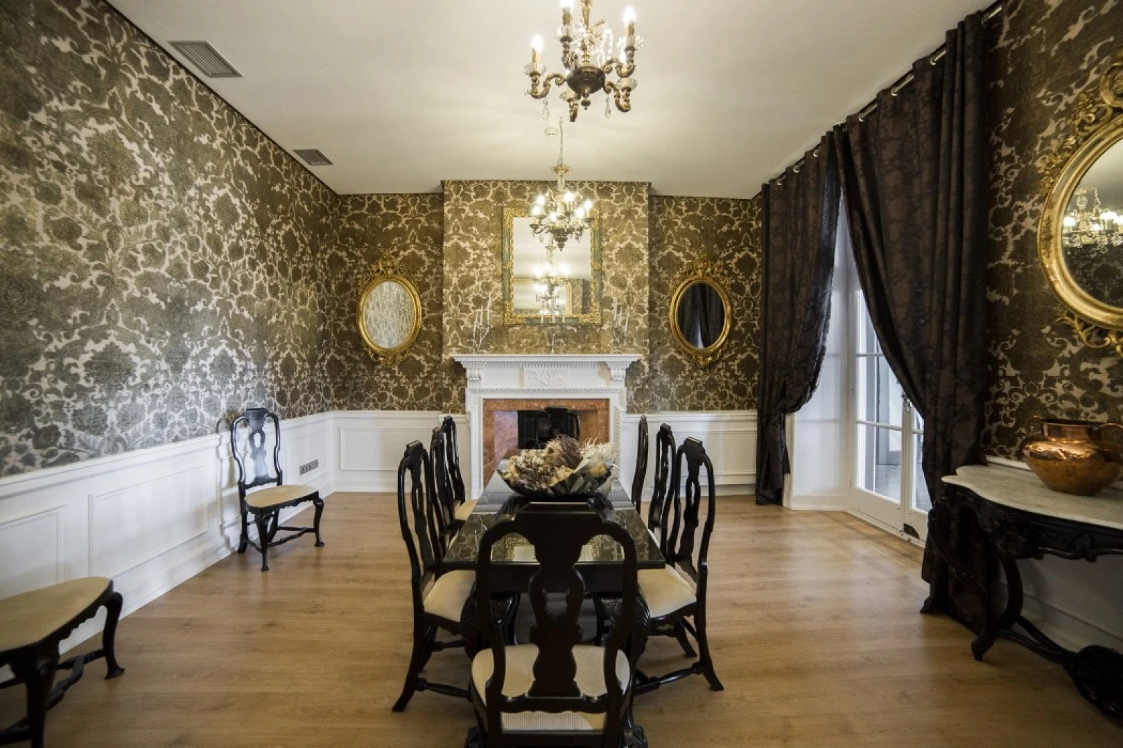 Отель Catalonia Reina Victoria