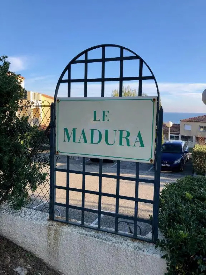 Studio Sausset Madura