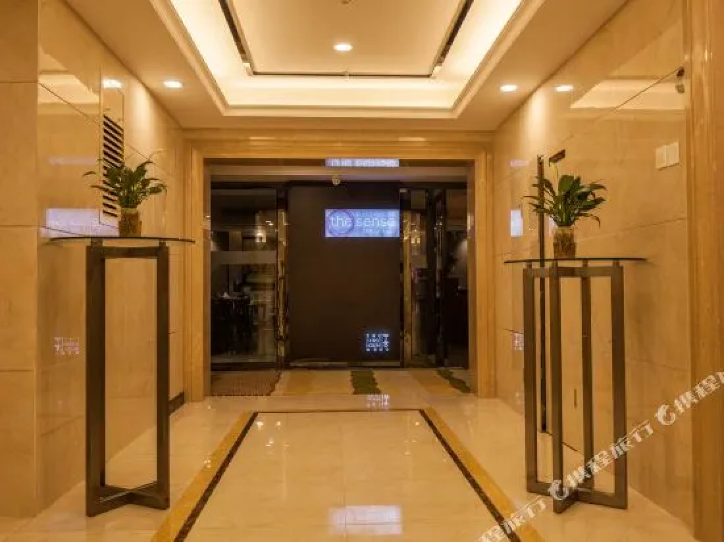 THESENSEHOUSEHOTEL.COM