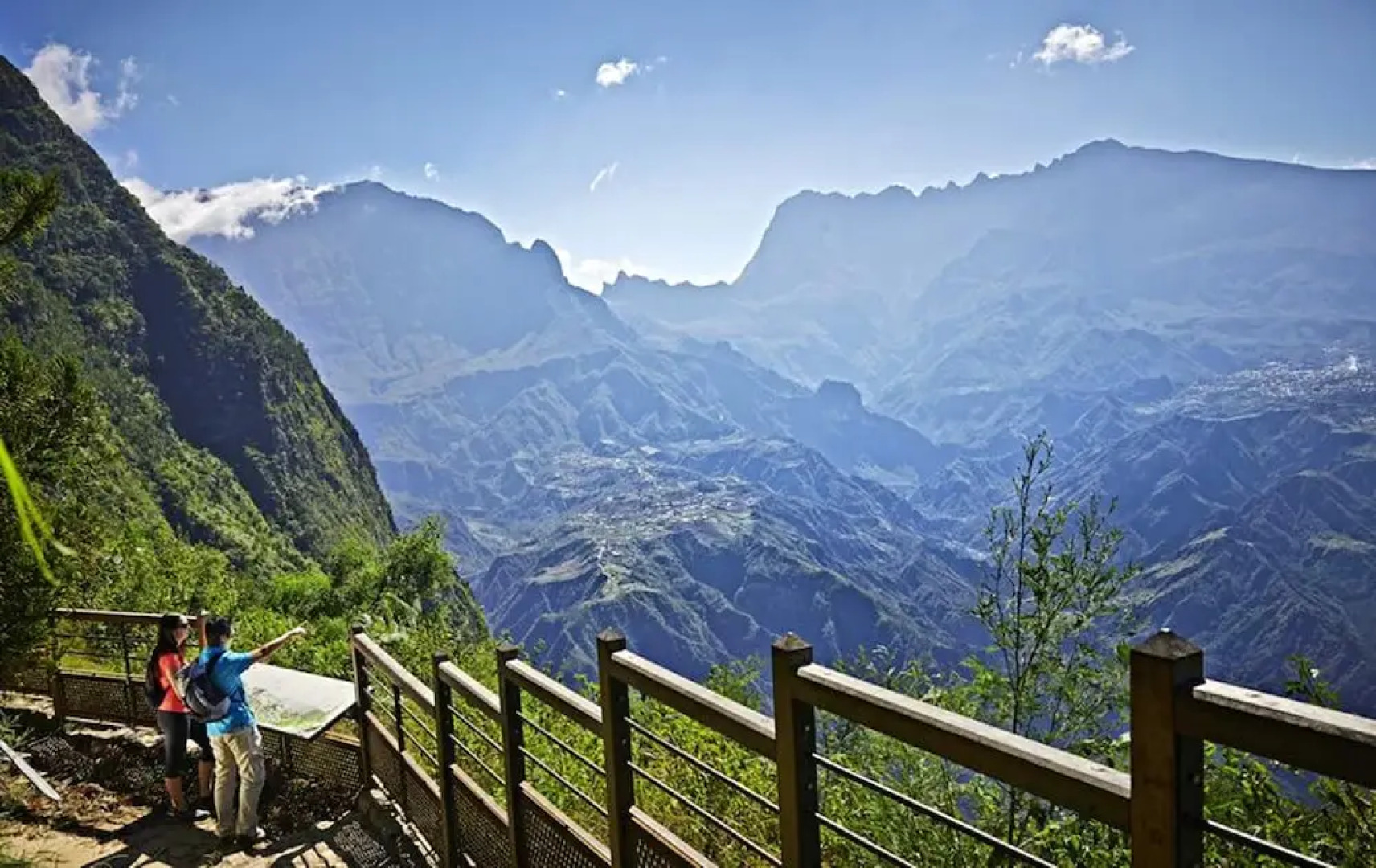 Chalet with 2 Bedrooms in Les Makes, with Wonderful Mountain View, Enclosed Garden And Wifi - 20 Km From the Beach