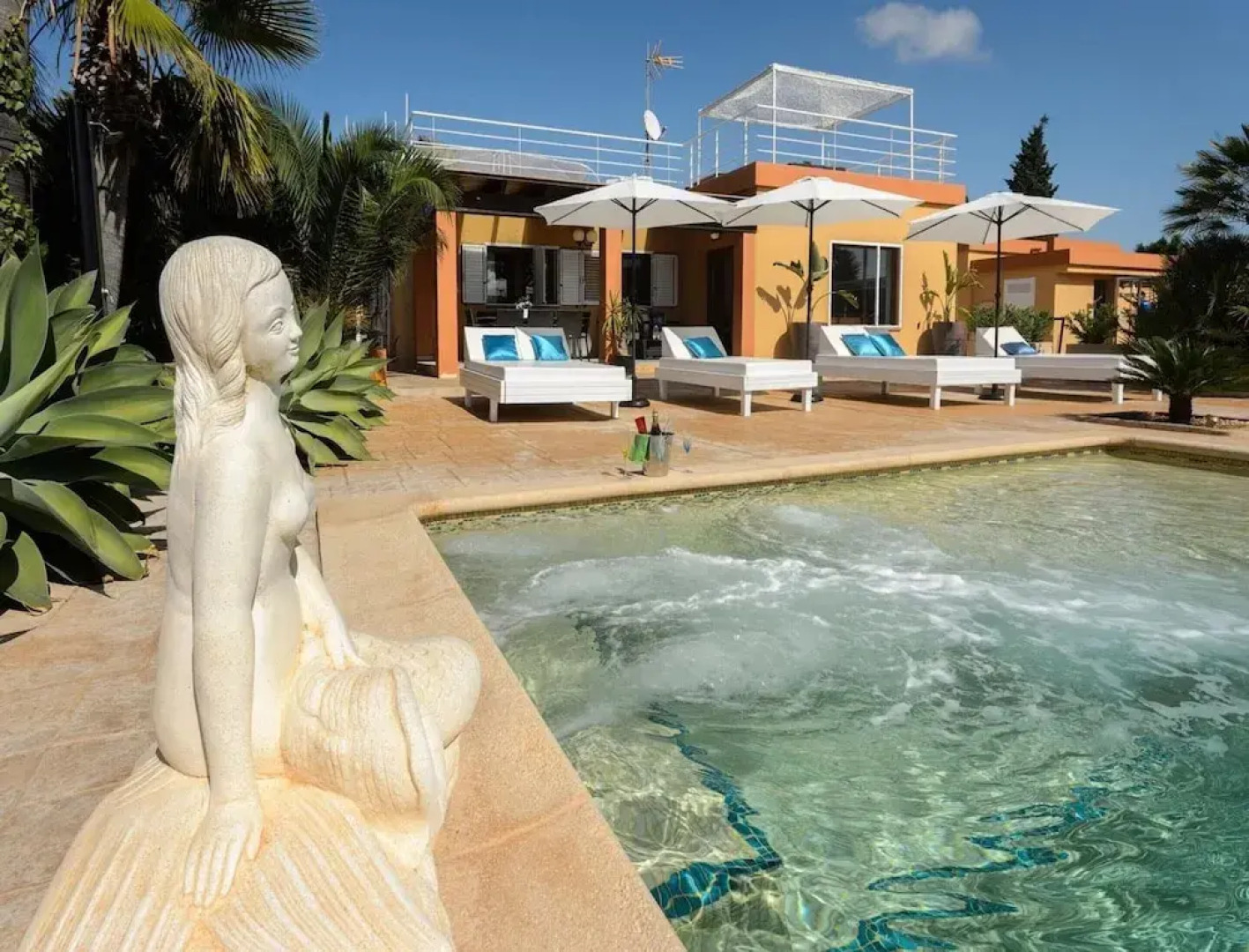 Modern Villa With Pool Near Town