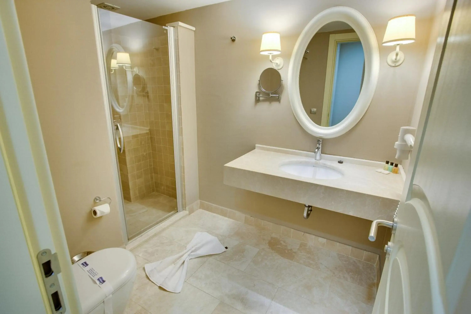 The PINEHILL Hotel & Suites