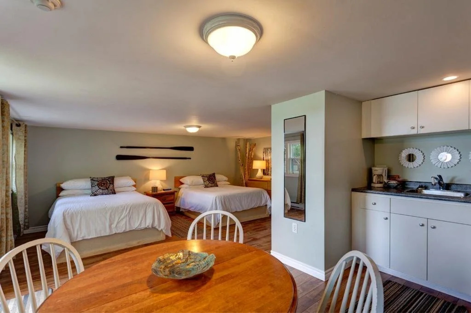 Lighthouse Motel & Cottages