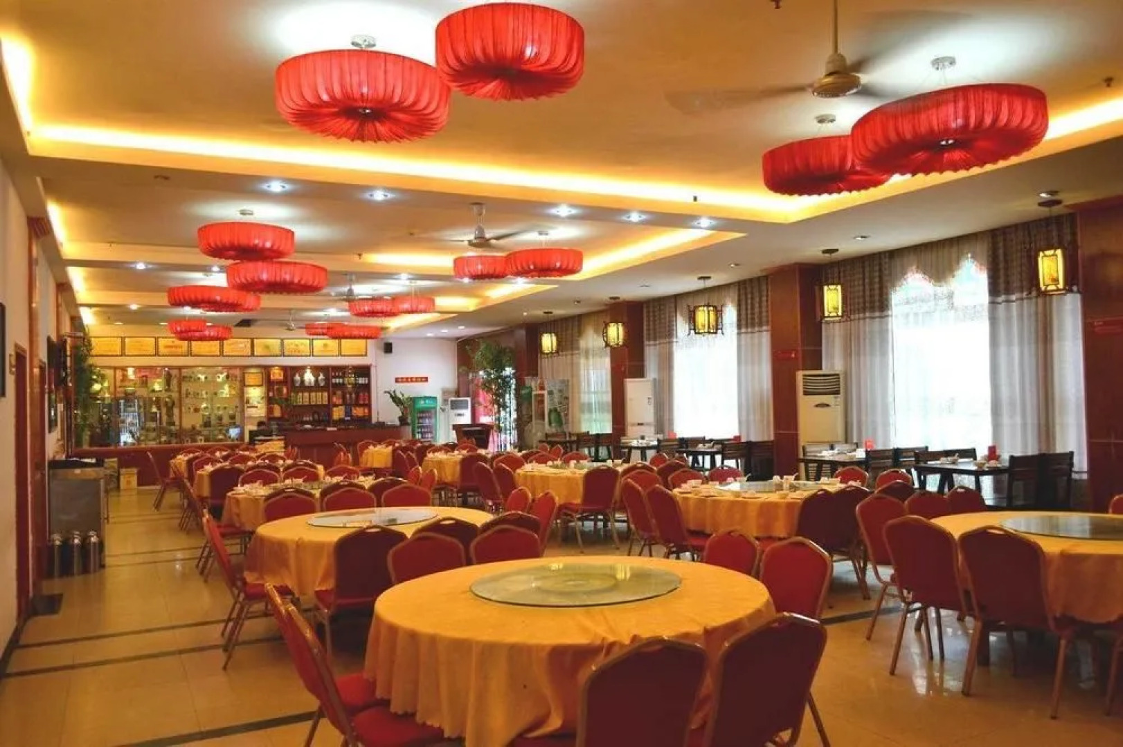 东兴王朝大酒店