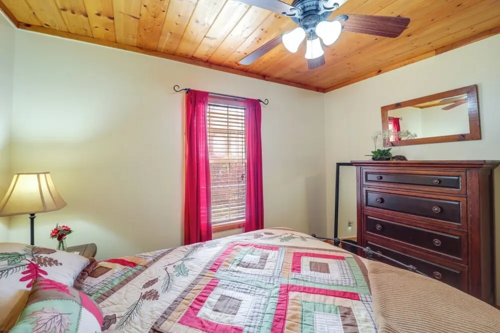 Secluded Lenoir Cabin: 4 Mi to Dtwn Blowing Rock