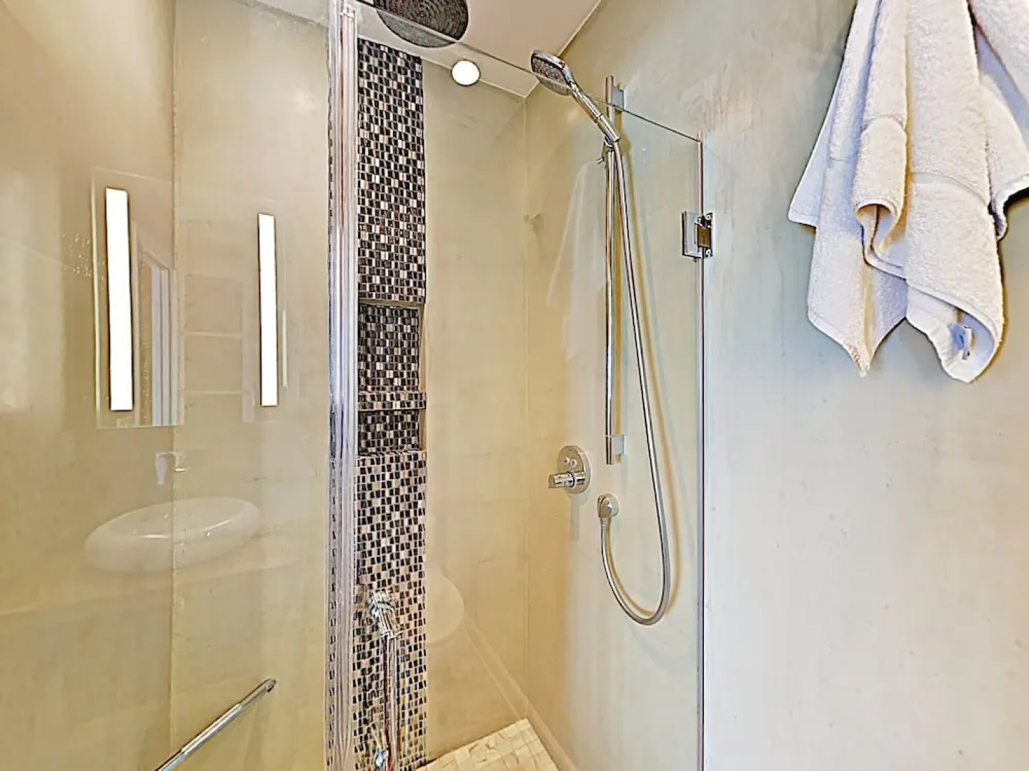 Oceanfront W/ Pool - Steps To Beach! 2 Bedroom Condo