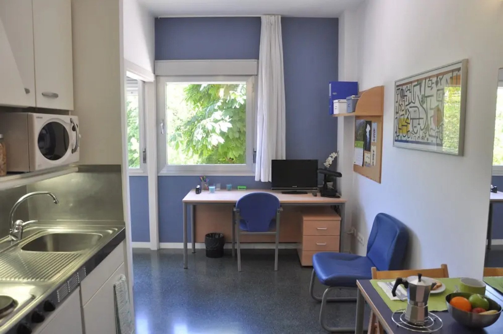 Residencia Universitaria Resa Tomás Alfaro Fournier - Centro Adscrito a REAJ - Campus Accomodation