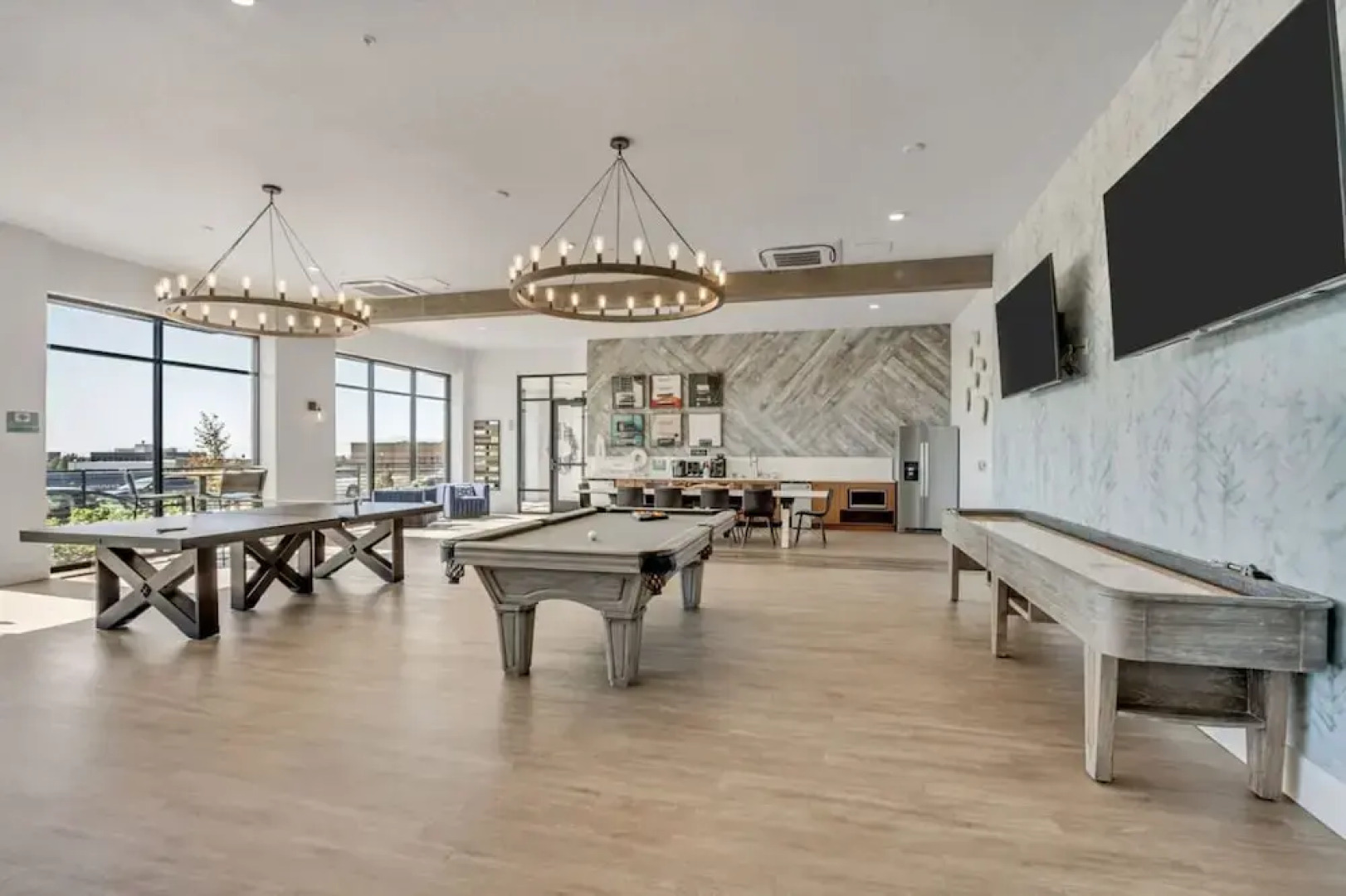 New Apt - Gigabit Internet - Year-round Pool