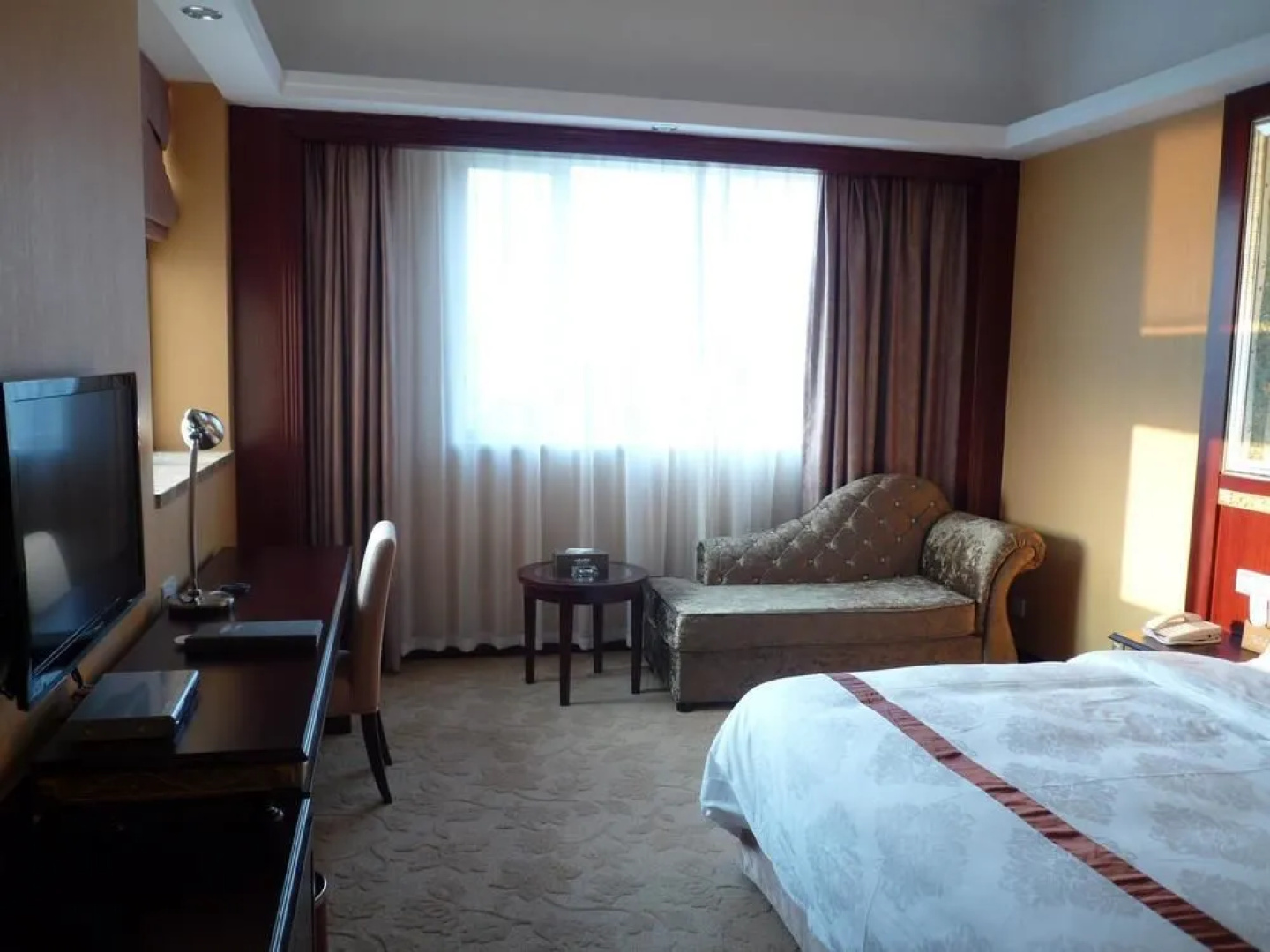 Longzhu Hotel