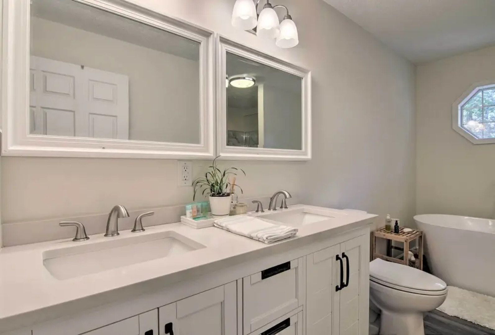 < 4 Mi to Shore: 'asteri House' in Rehoboth Beach!