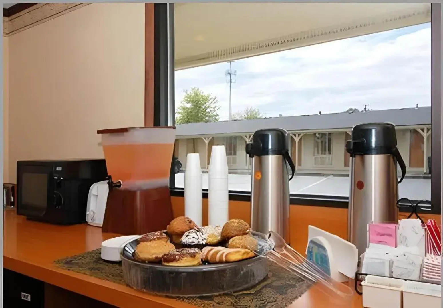 Americas Best Value Inn & Suites Warren Detroit