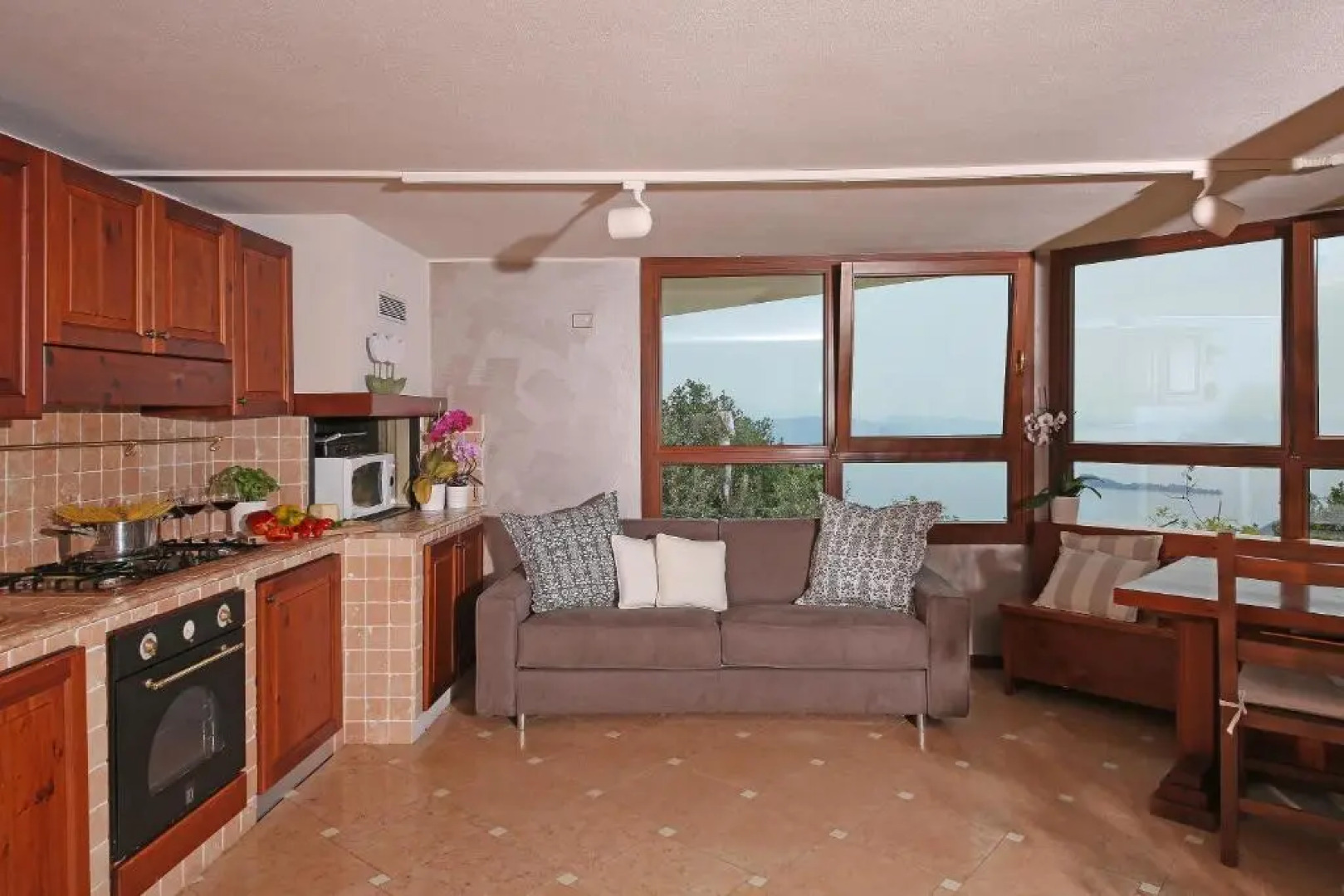 Villa Luna Stunning Modern Villa Shared Infinity Pool, Big garden, Fantastic lake view,AC,