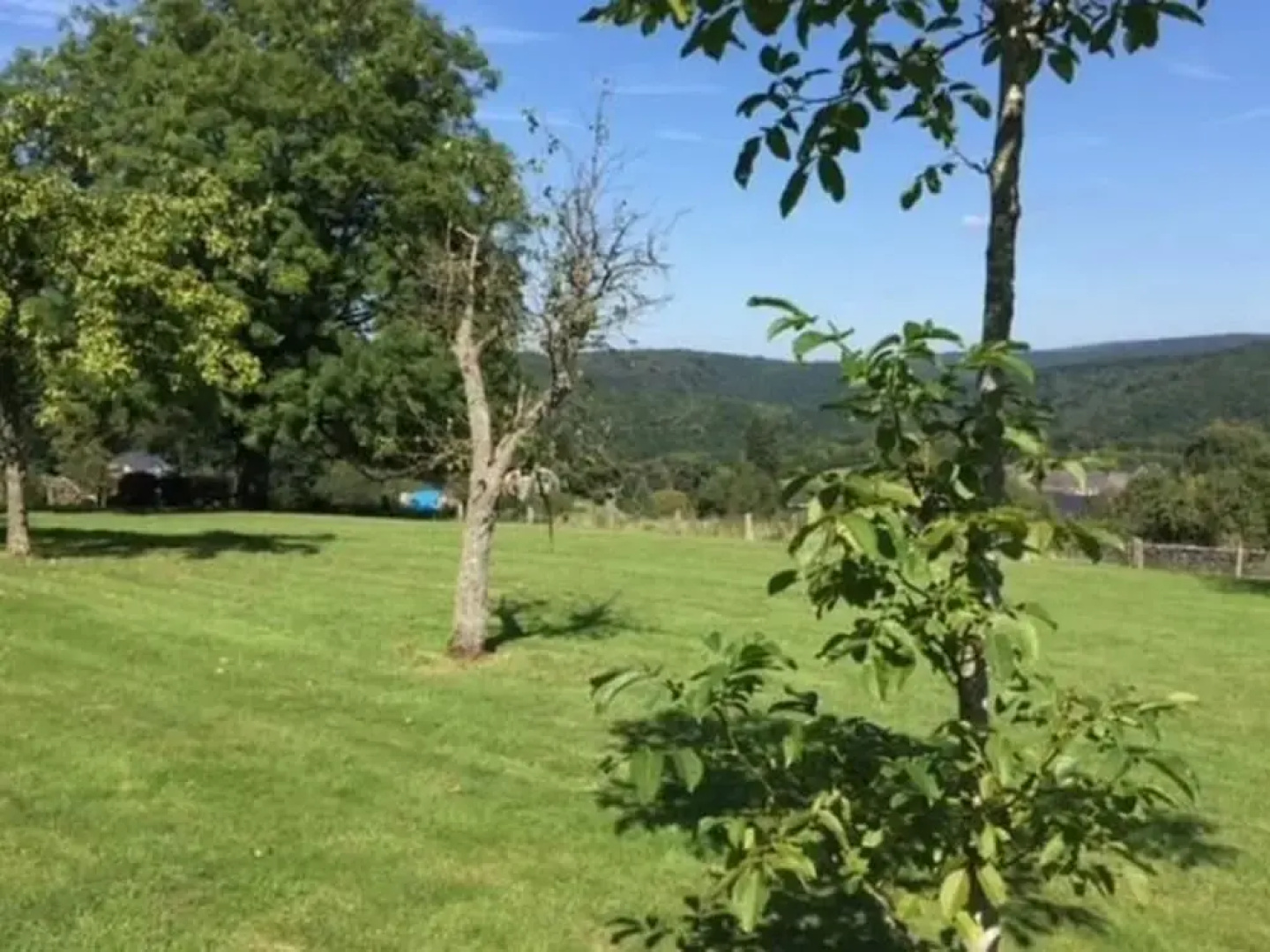Spacious Villa Near Lesse