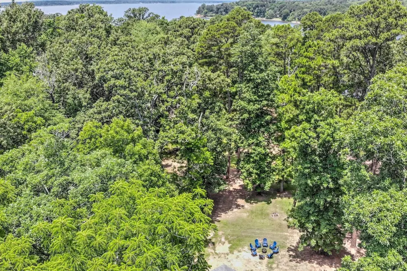 Stunning Avinger Retreat on Lake O' the Pines