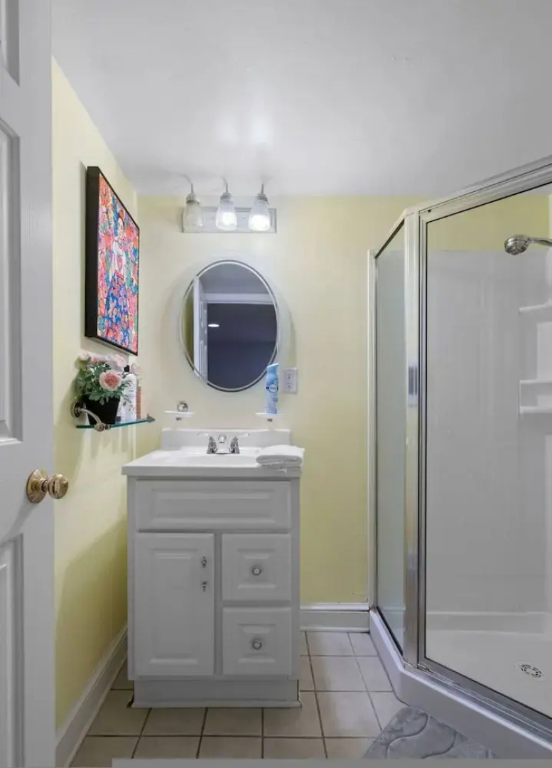 Charming Townhouse Retreat by Cozysuites