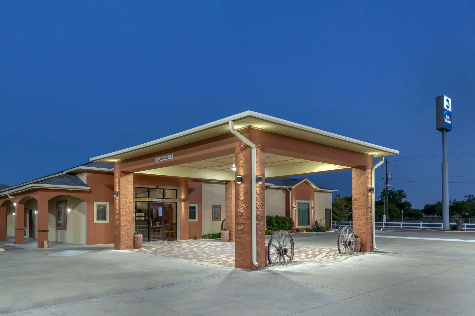 Best Western Windwood Inn & Suites