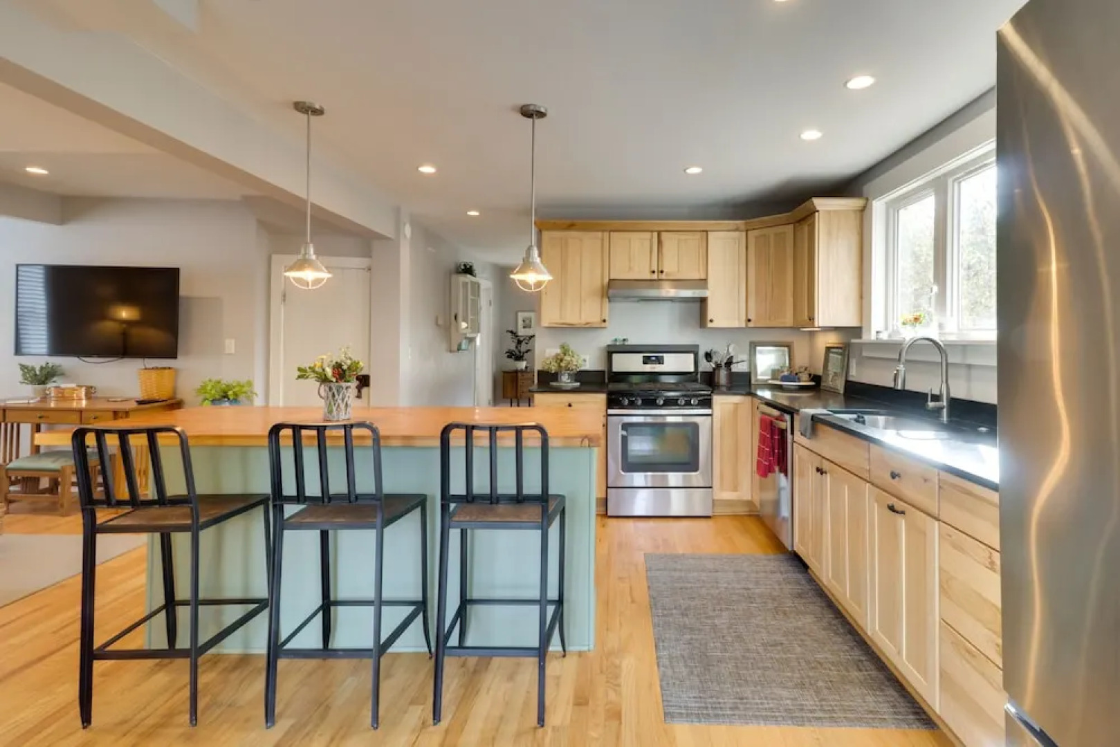 Hidden Charlottesville Home: 4 Mi to Downtown!