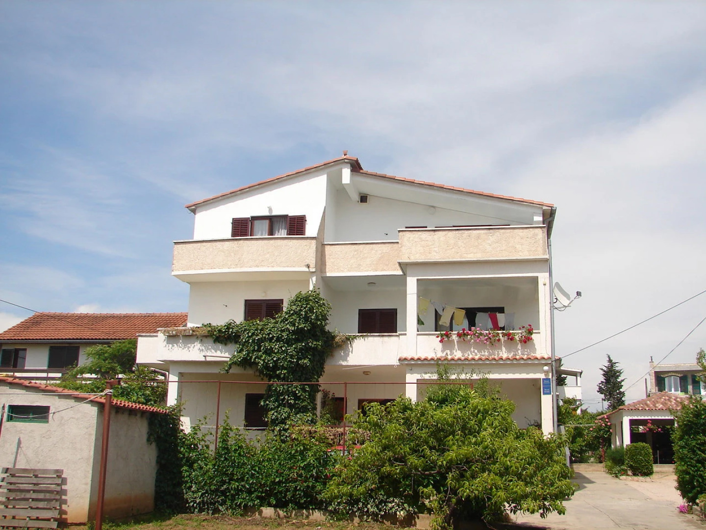 Studio apartment Port - great loaction and free parking: SA3 Murter, Island Murter