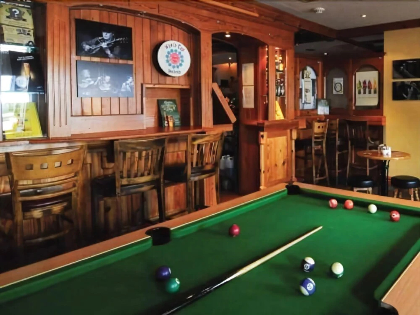 An Crúiscín Lán Hotel