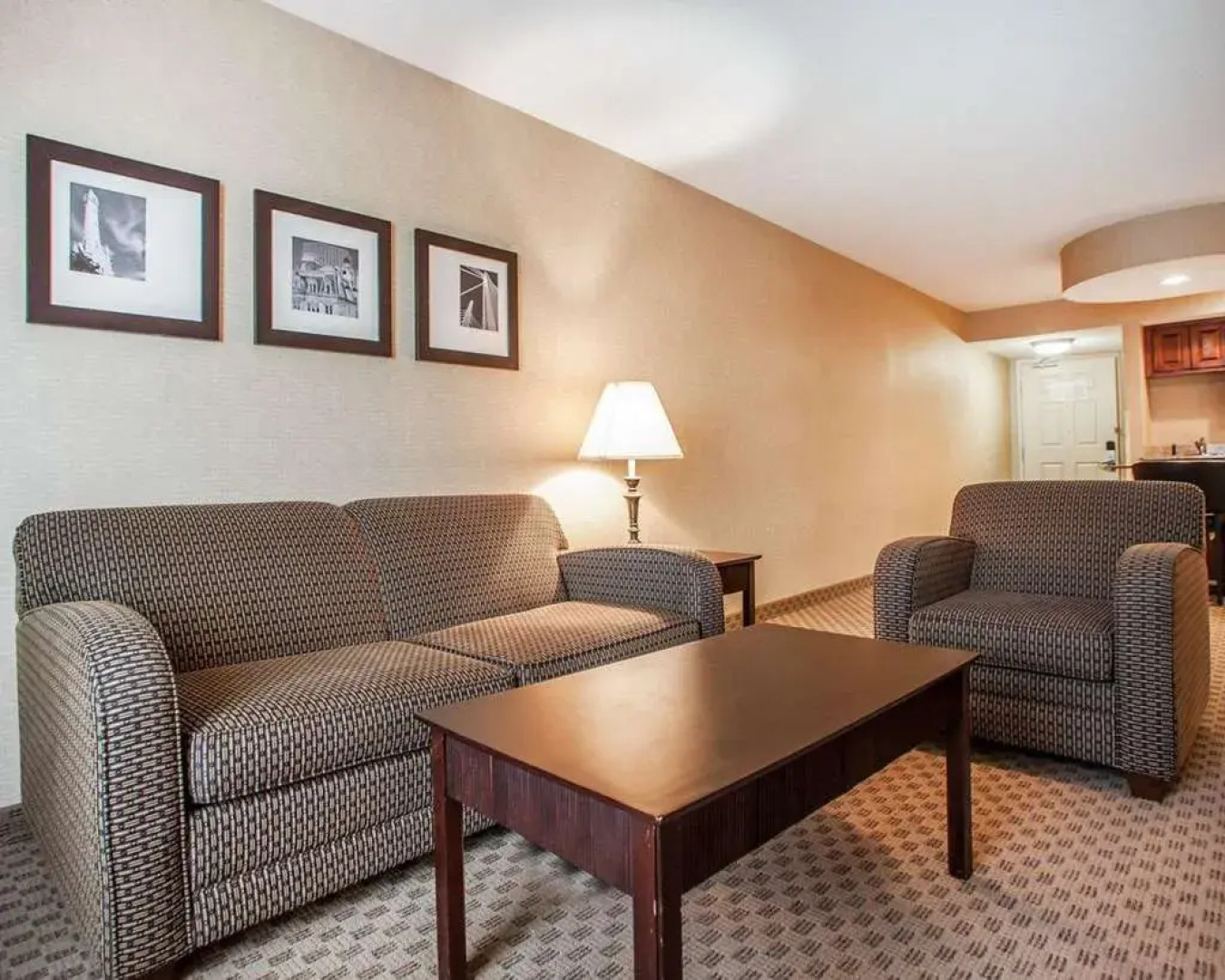 Holiday Inn Express & Suites Milwaukee Nw Park Place by IHG