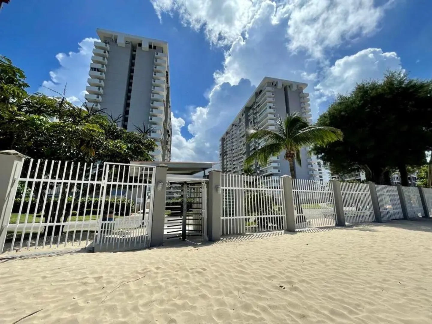 Ocean View apt on Isla Verde in a 14th floor