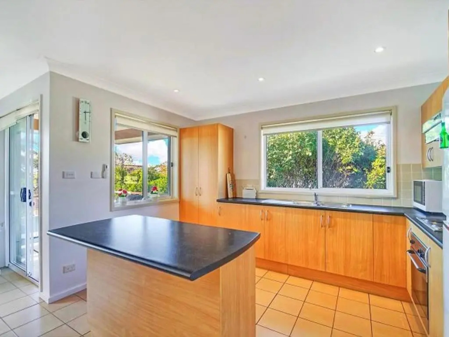 Sunny Balcony Private Courtyard and Outdoor Shower