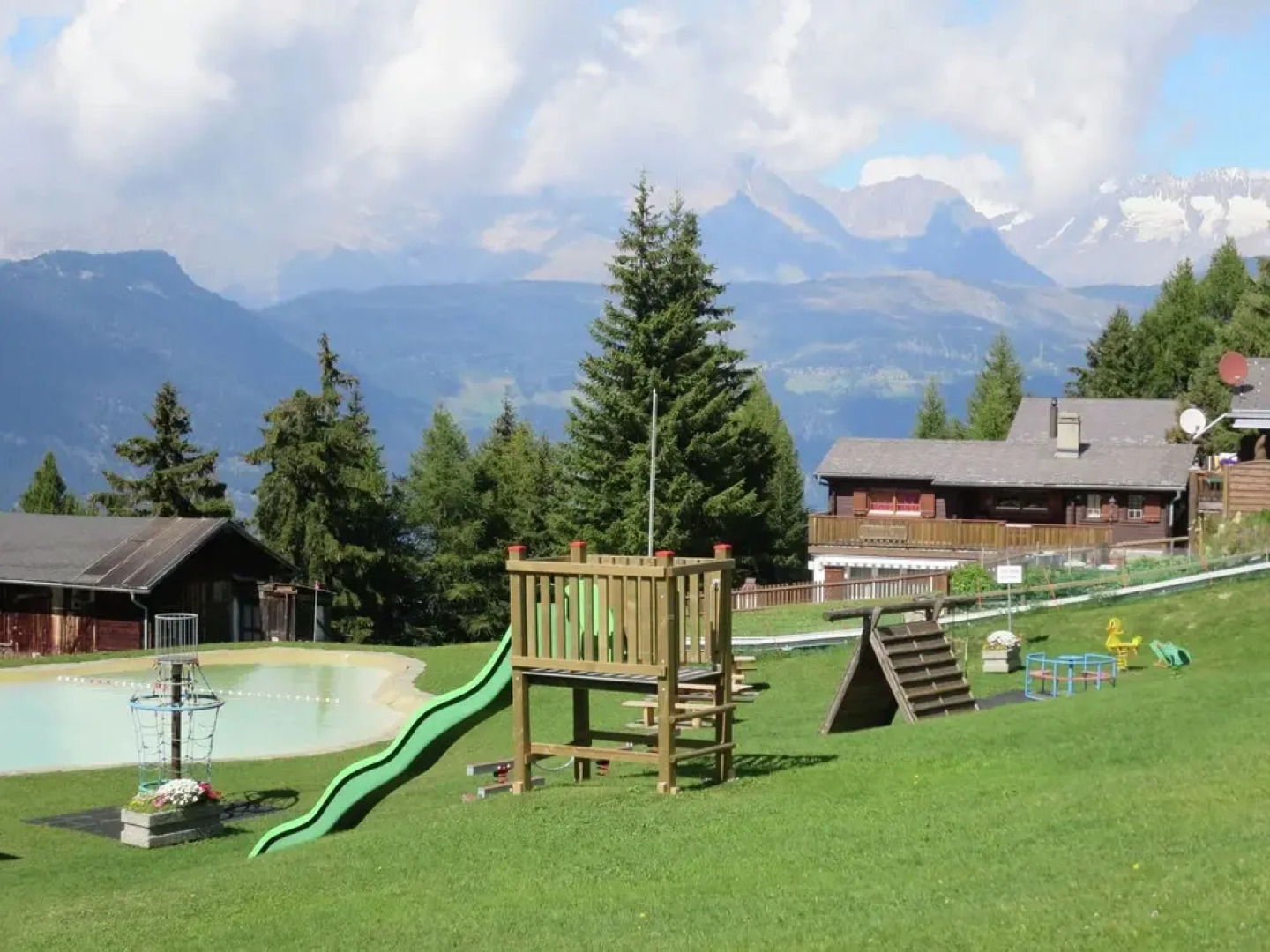 This Chalet is in an Attractive Position in the Car-free Village of Rosswald