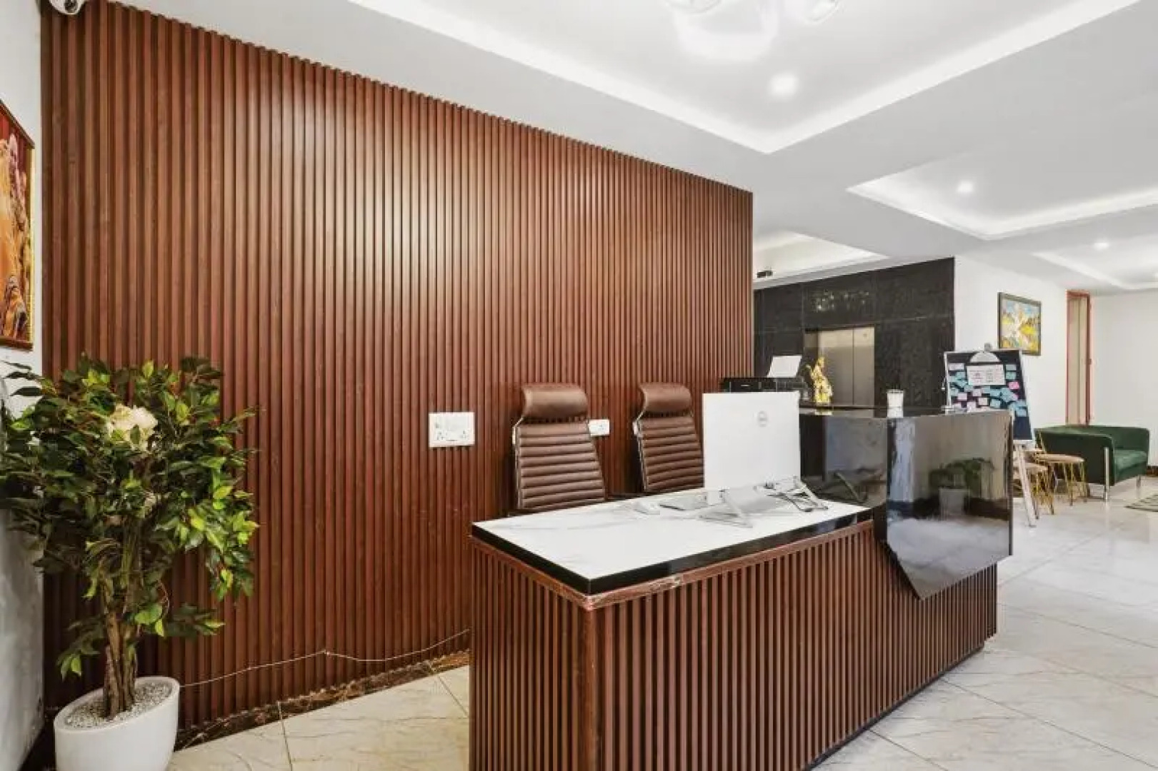 Hotel Amahi Inn Sector 30