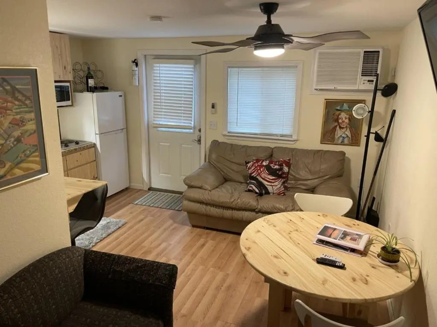 Loft , boat dock, 2 bedrooms , pet friendly