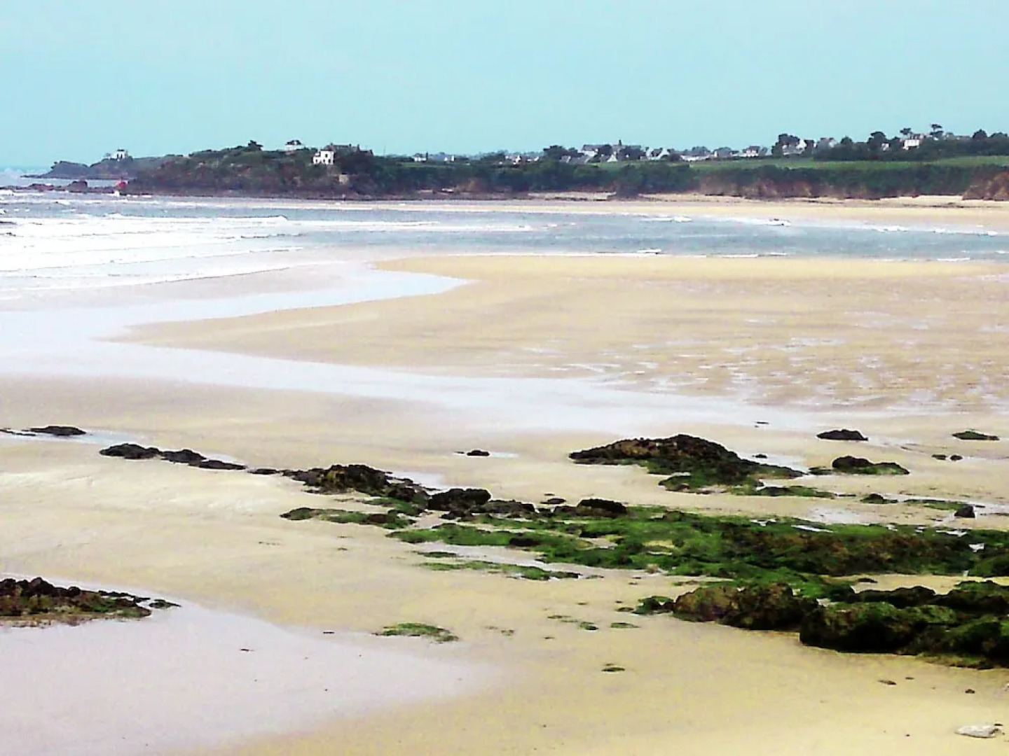 Nicely maintained apartment 100 meters from the beach of Guidel