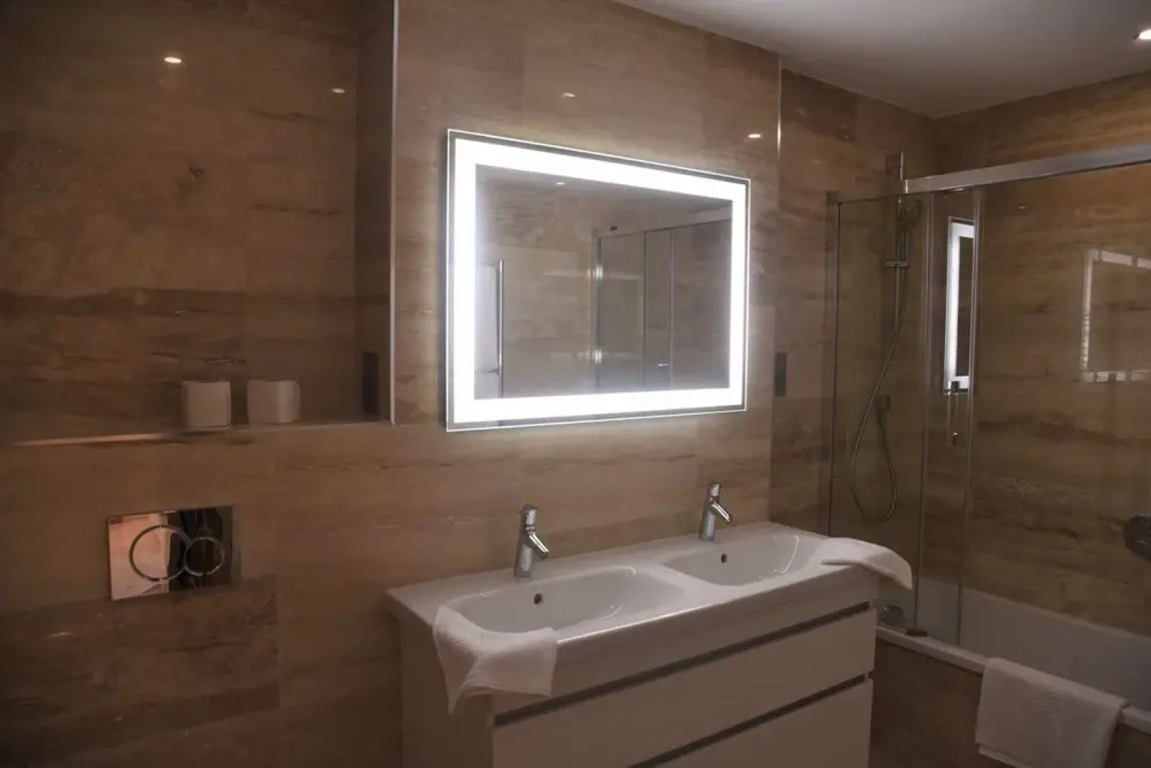 Luxury 2 Bedroom Apartment