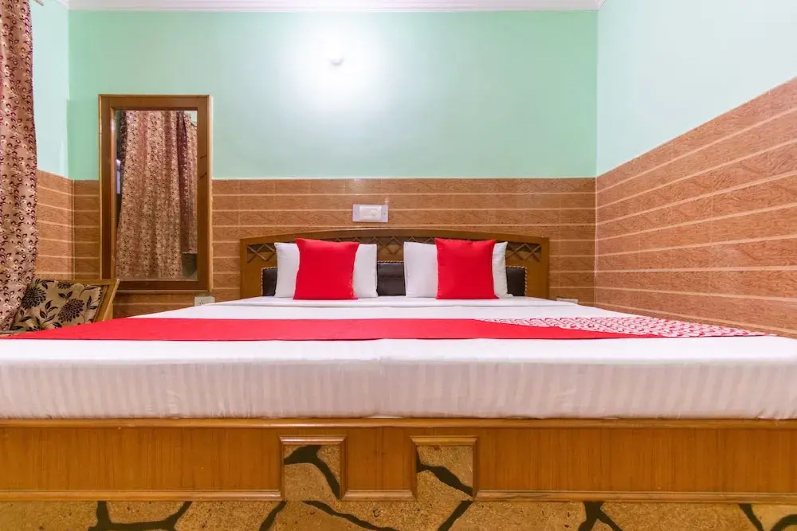 Oyo 44199 Hotel Crossroads