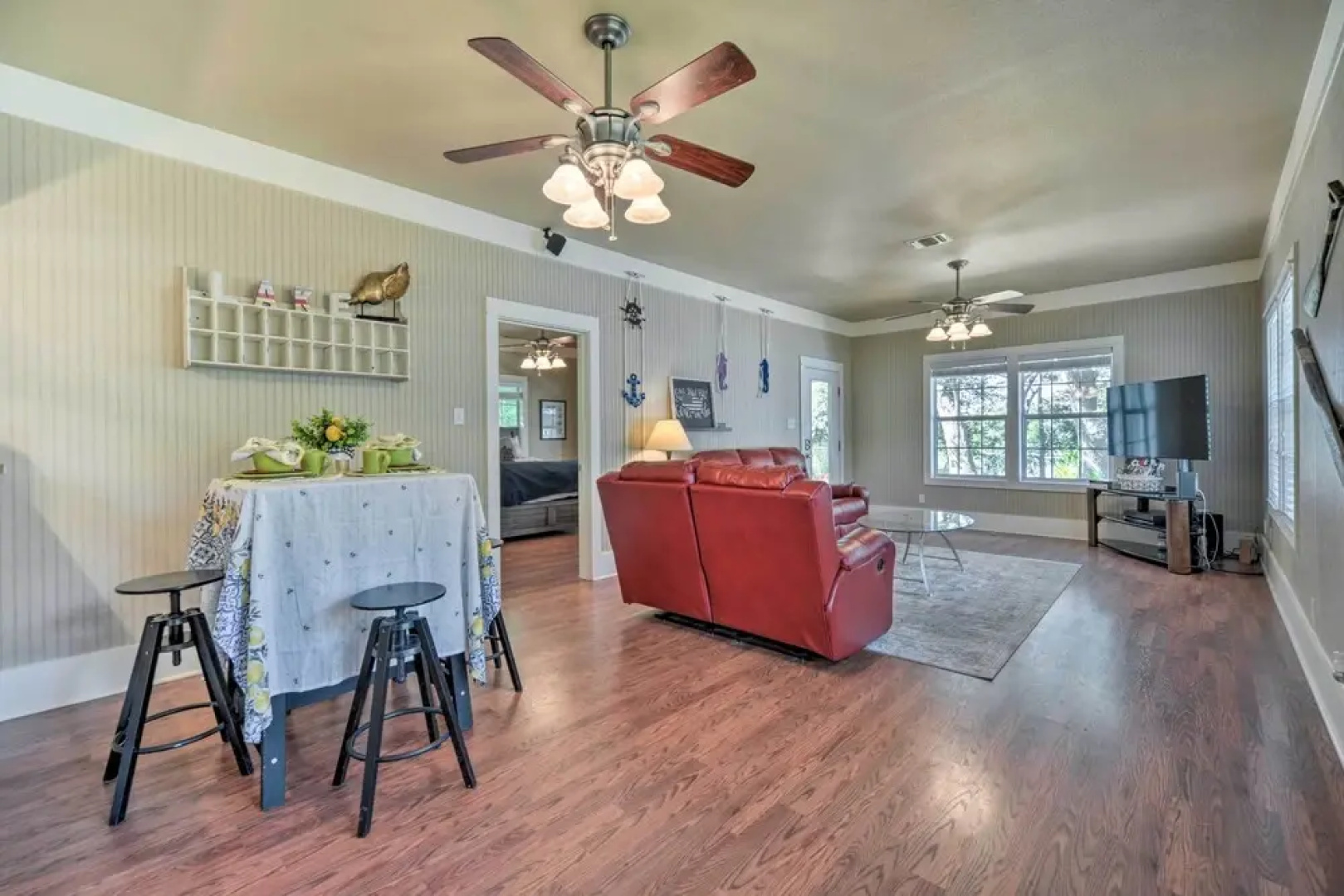 'the Petite Lake House' in Seguin w/ Patio!