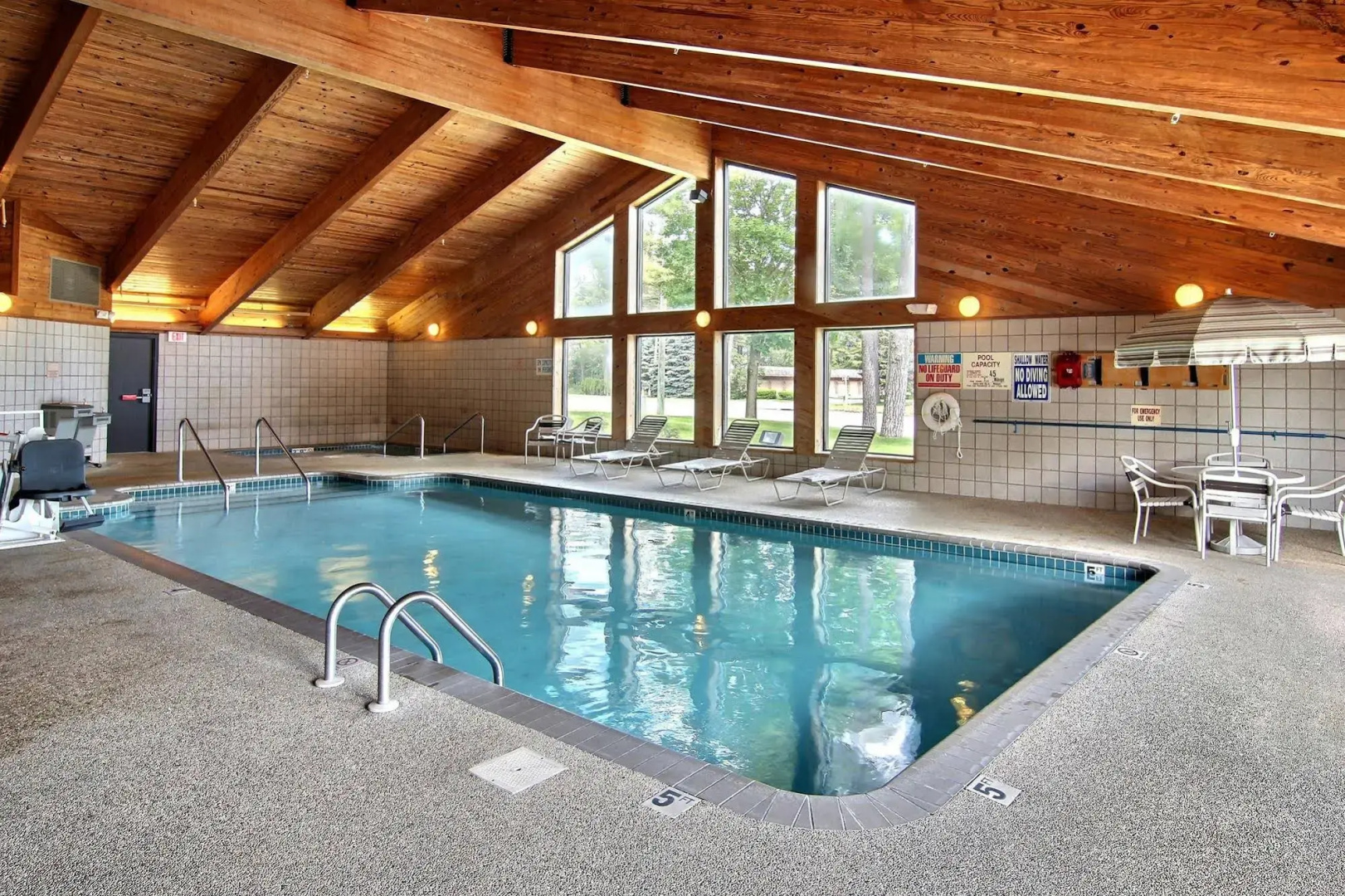 Blossom Hotel & Suites Traverse City