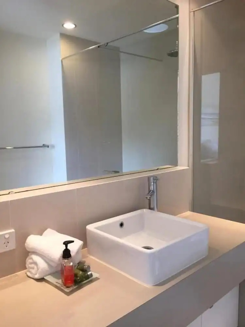 16 Seine Bay Apartment