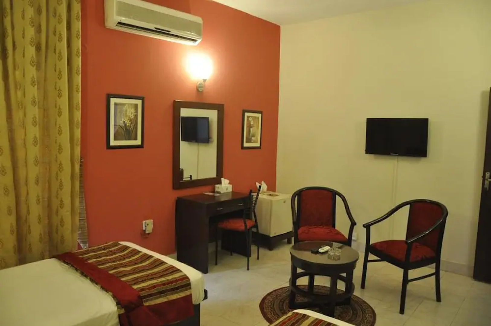 Herfa Inn Lahore