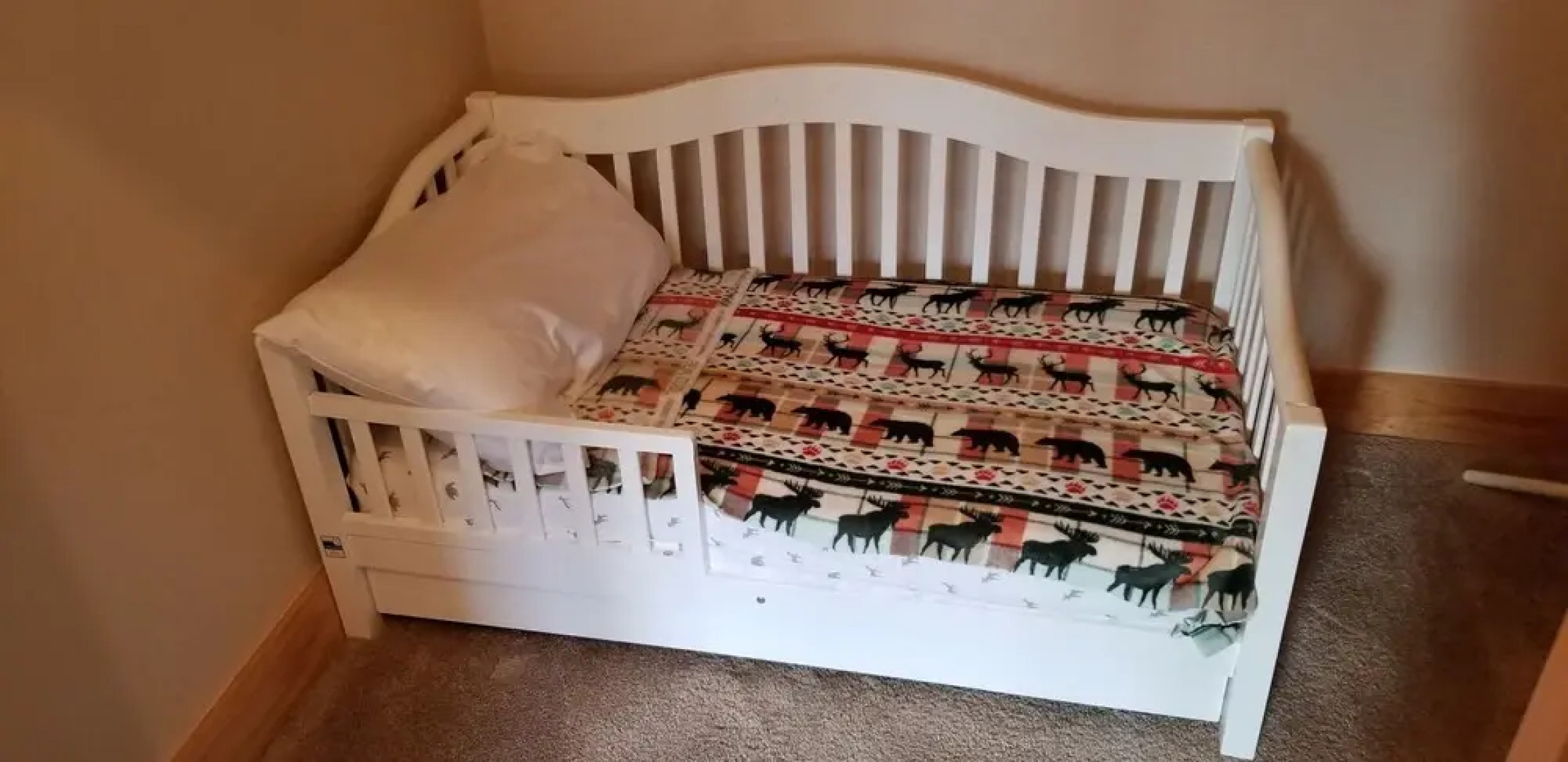 Spacious 4br/3ba. Continuous hot Water Tank! 4 Bedroom Home by Redawning