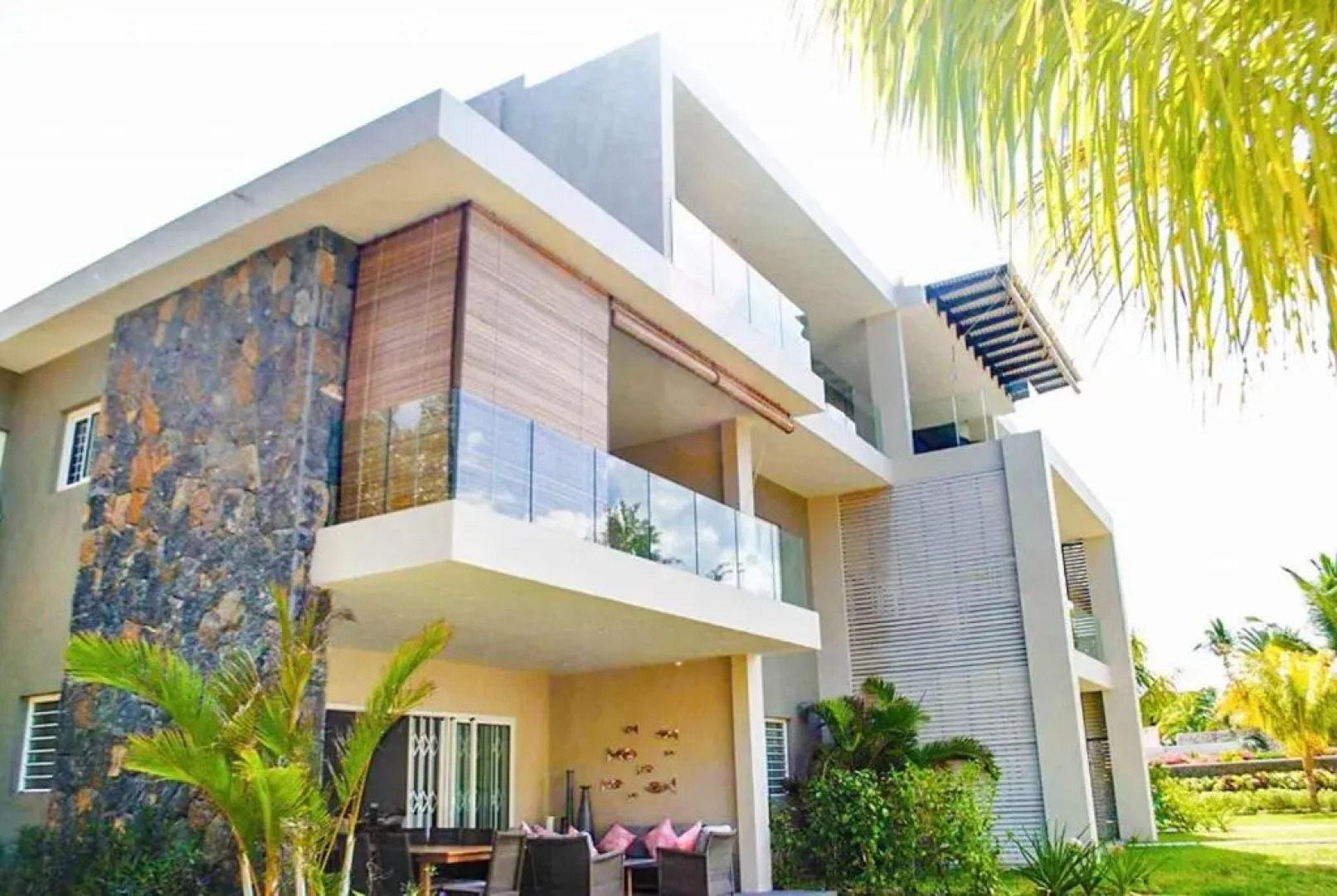 L'Escale 3 bedrooms Sea View and Beachfront Suite by Dream Escapes