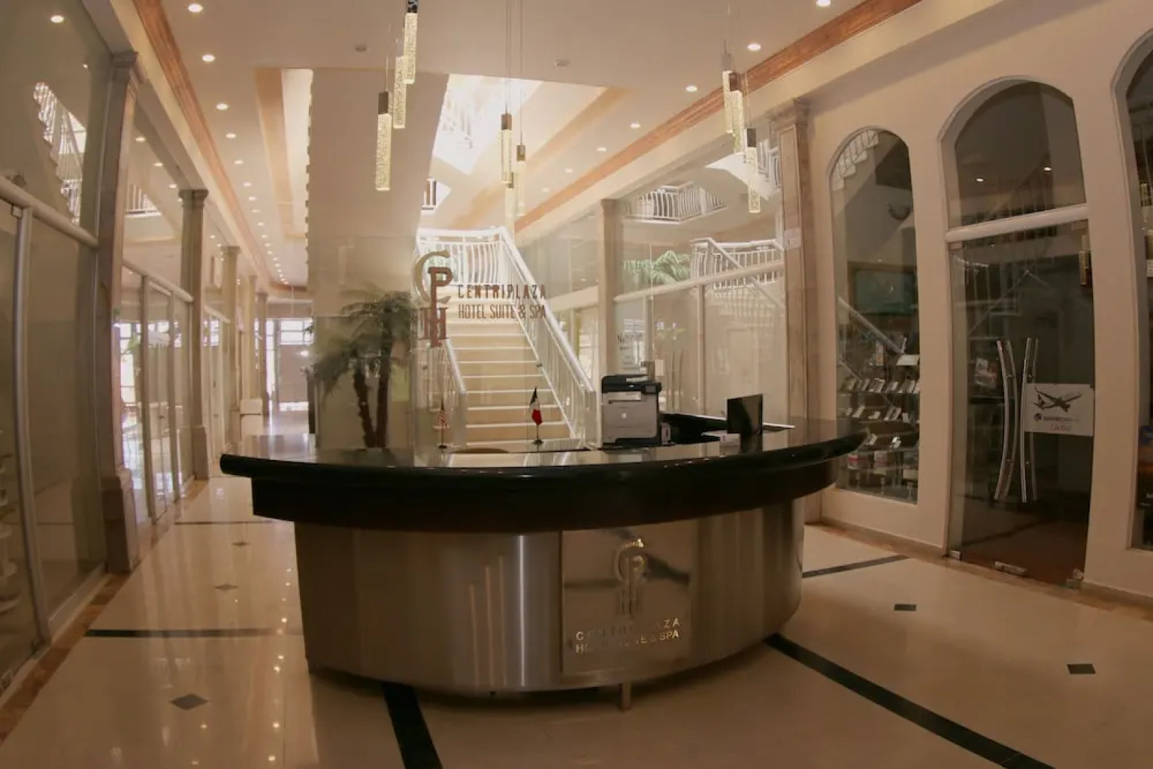 Centriplaza Hotel Suite & Spa