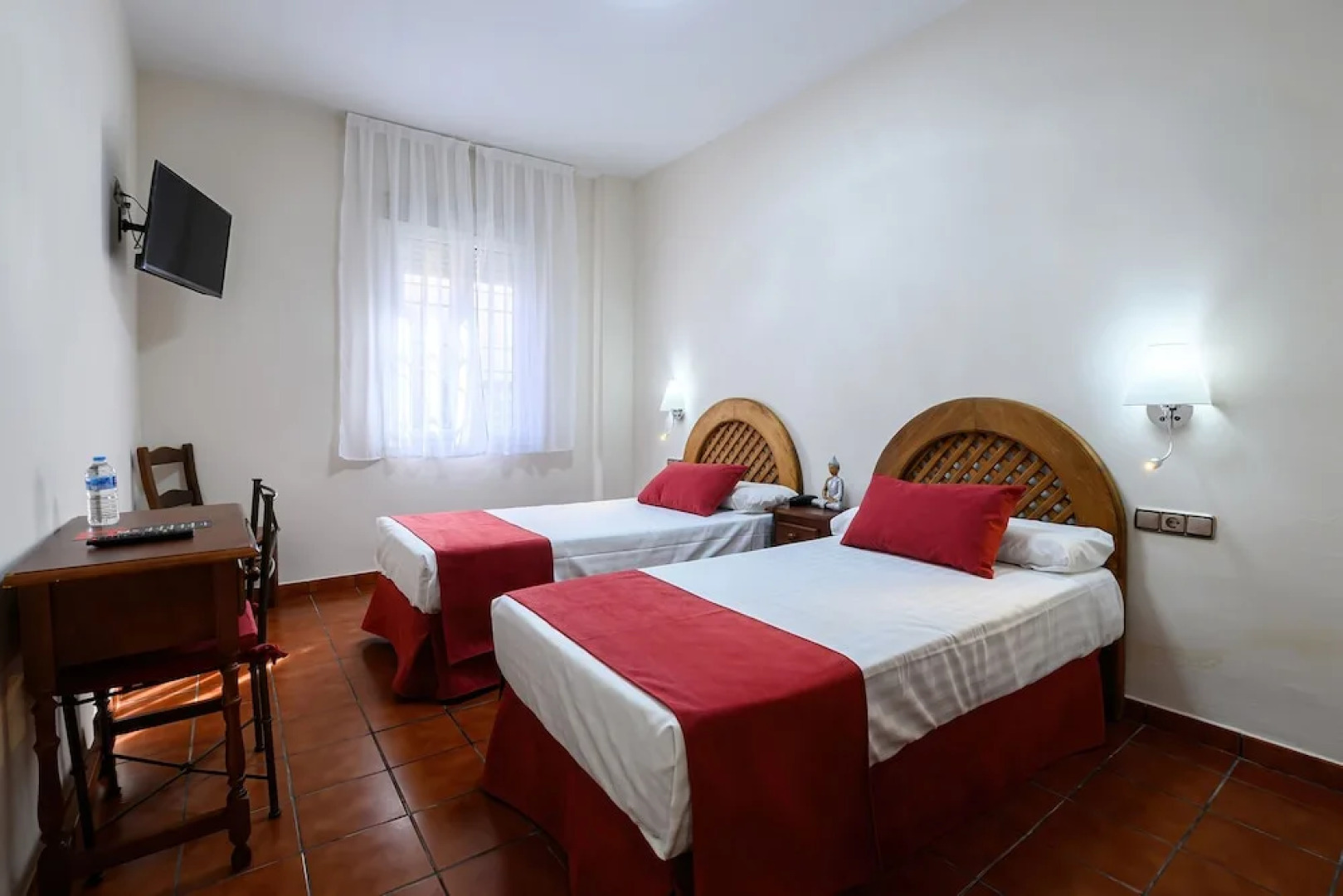 Отель H28 Camas