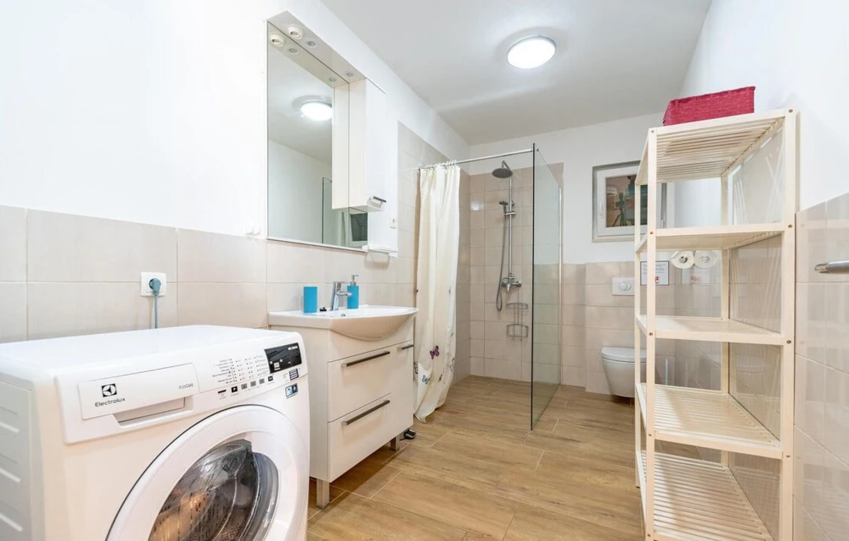 Stunning Home in Nova With Wifi and 3 Bedrooms