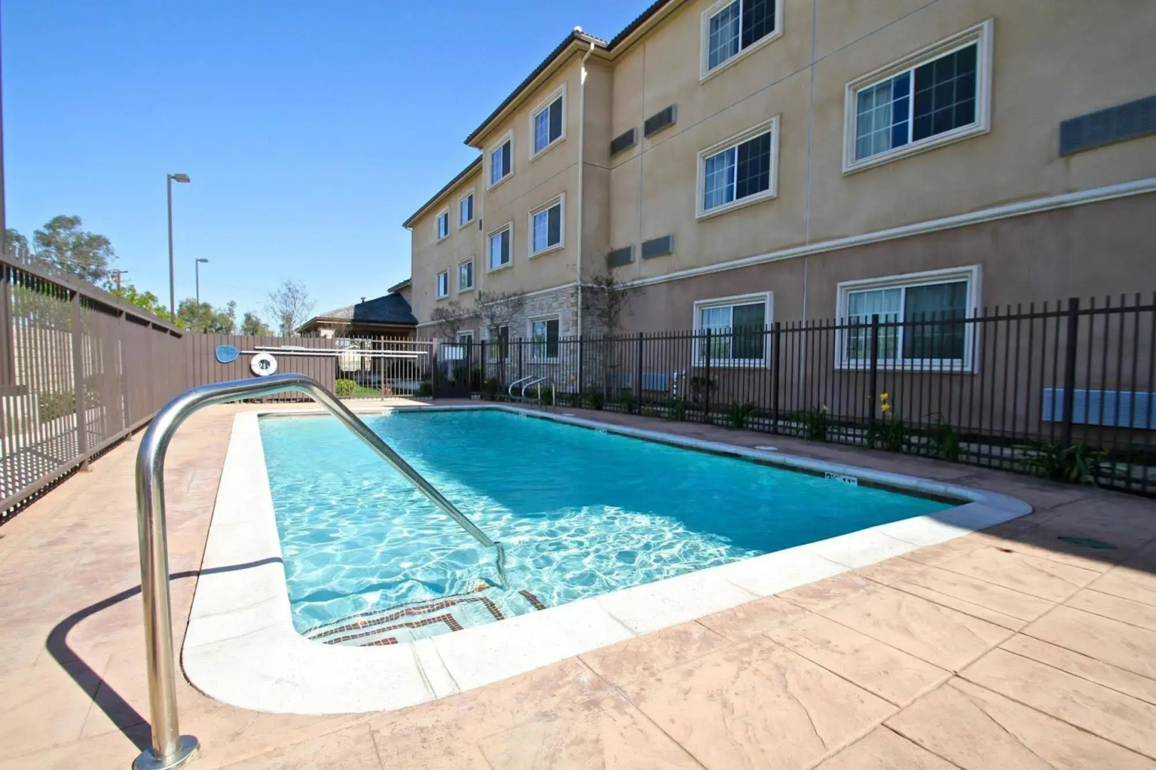 Studio 6 Bakersfield, CA