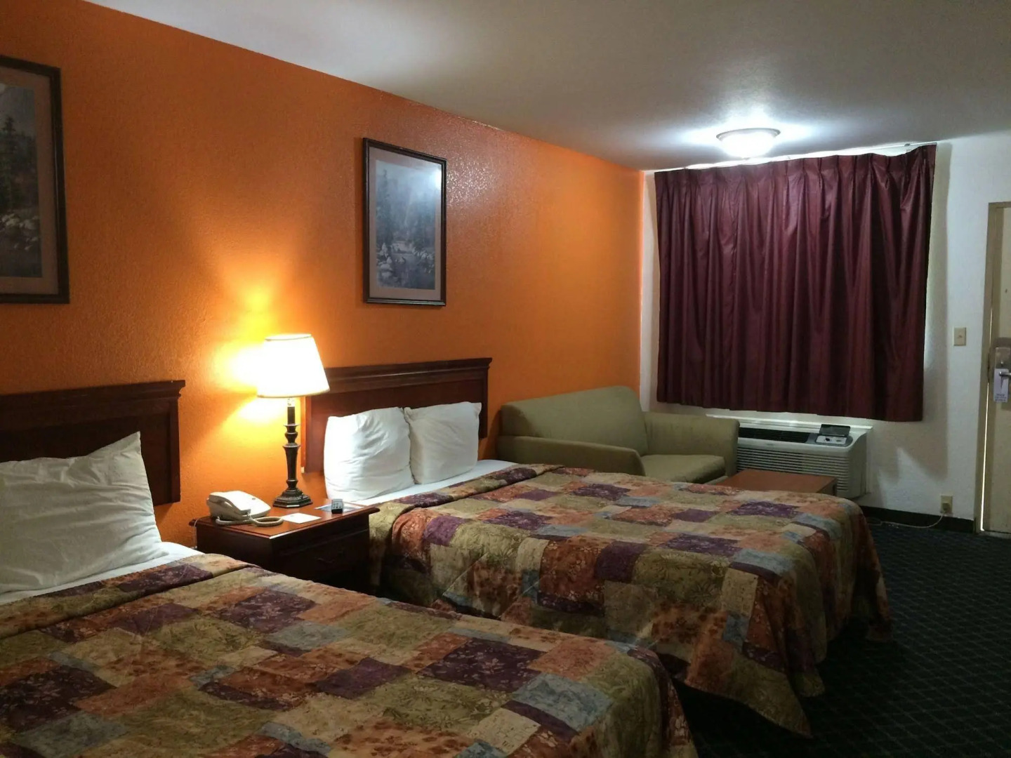 Royal Inn - Richmond Hill