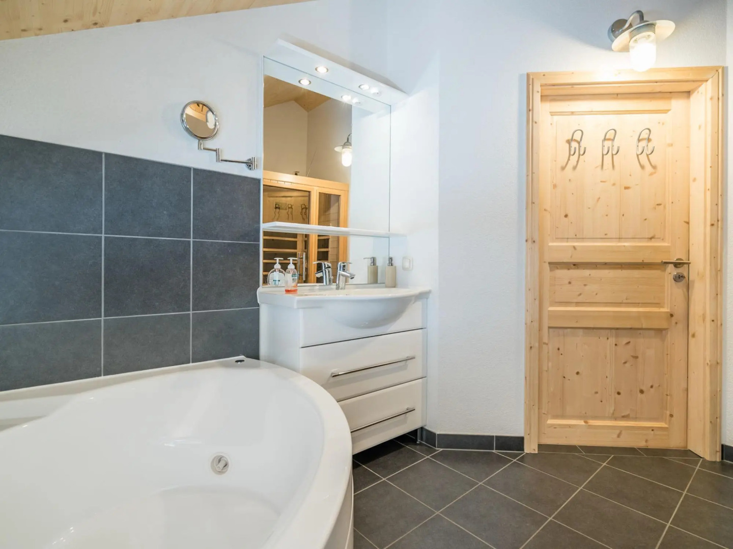 Chalet in Hohentauern With Sauna and hot tub