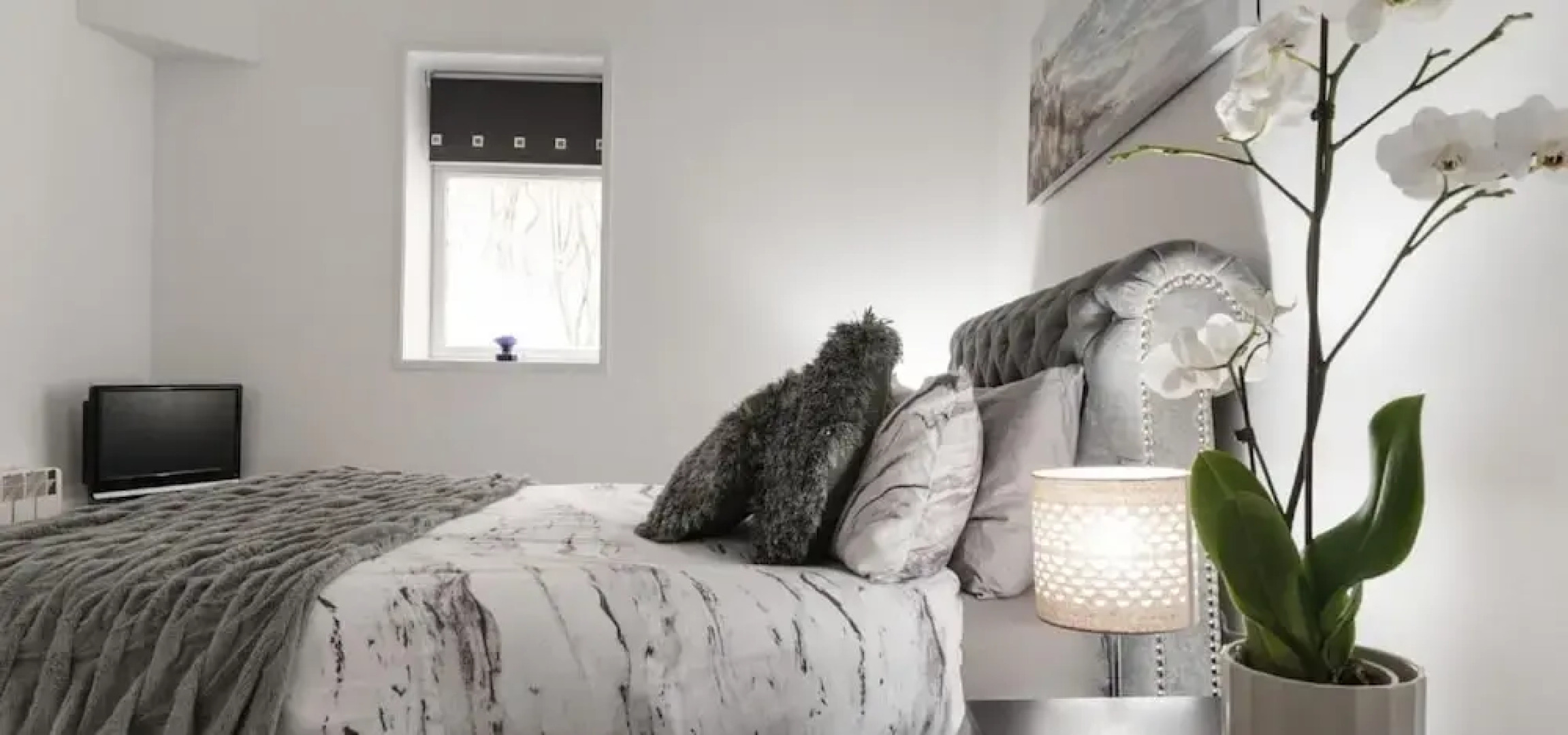 Sandybanks - Stylish apartment on Torquay promenade