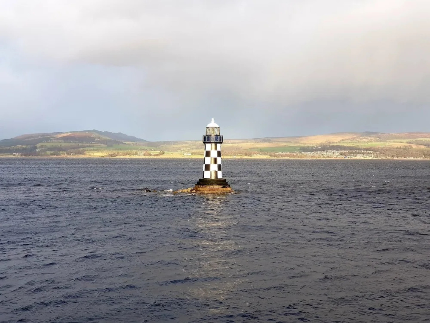 2 Bed Flat - Sleeps 4 - Parking - Wifi